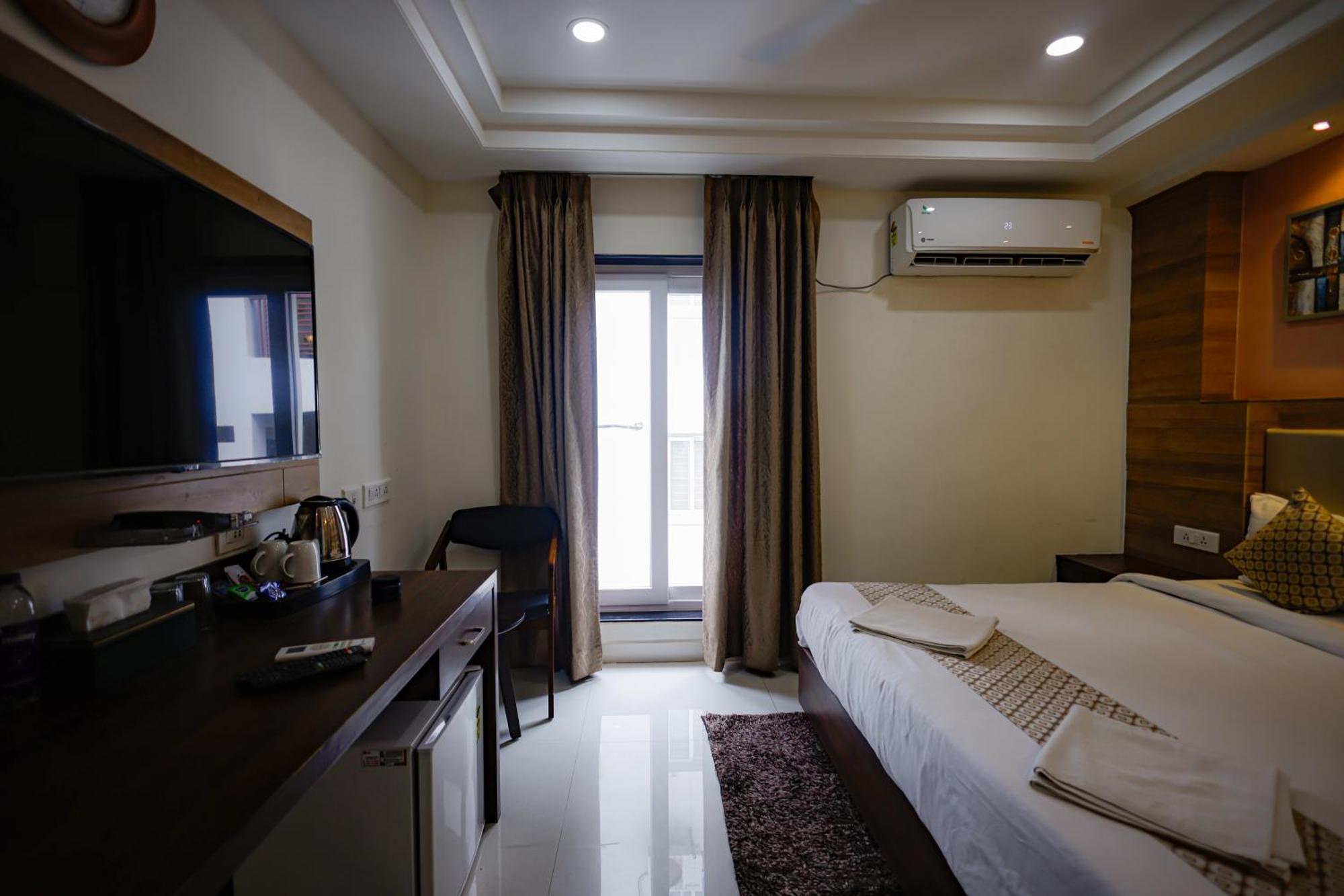 M Square Hotel ไฮเดอราบัด ภายนอก รูปภาพ