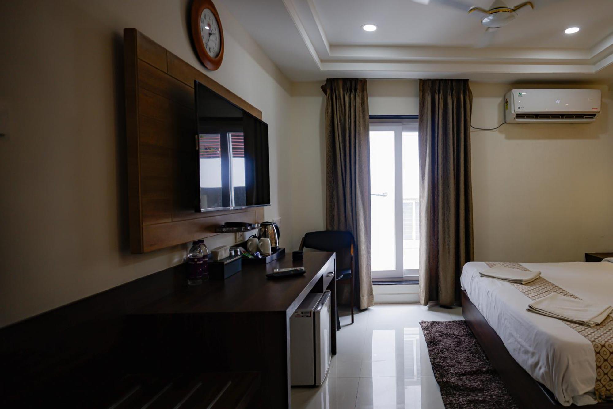 M Square Hotel ไฮเดอราบัด ภายนอก รูปภาพ