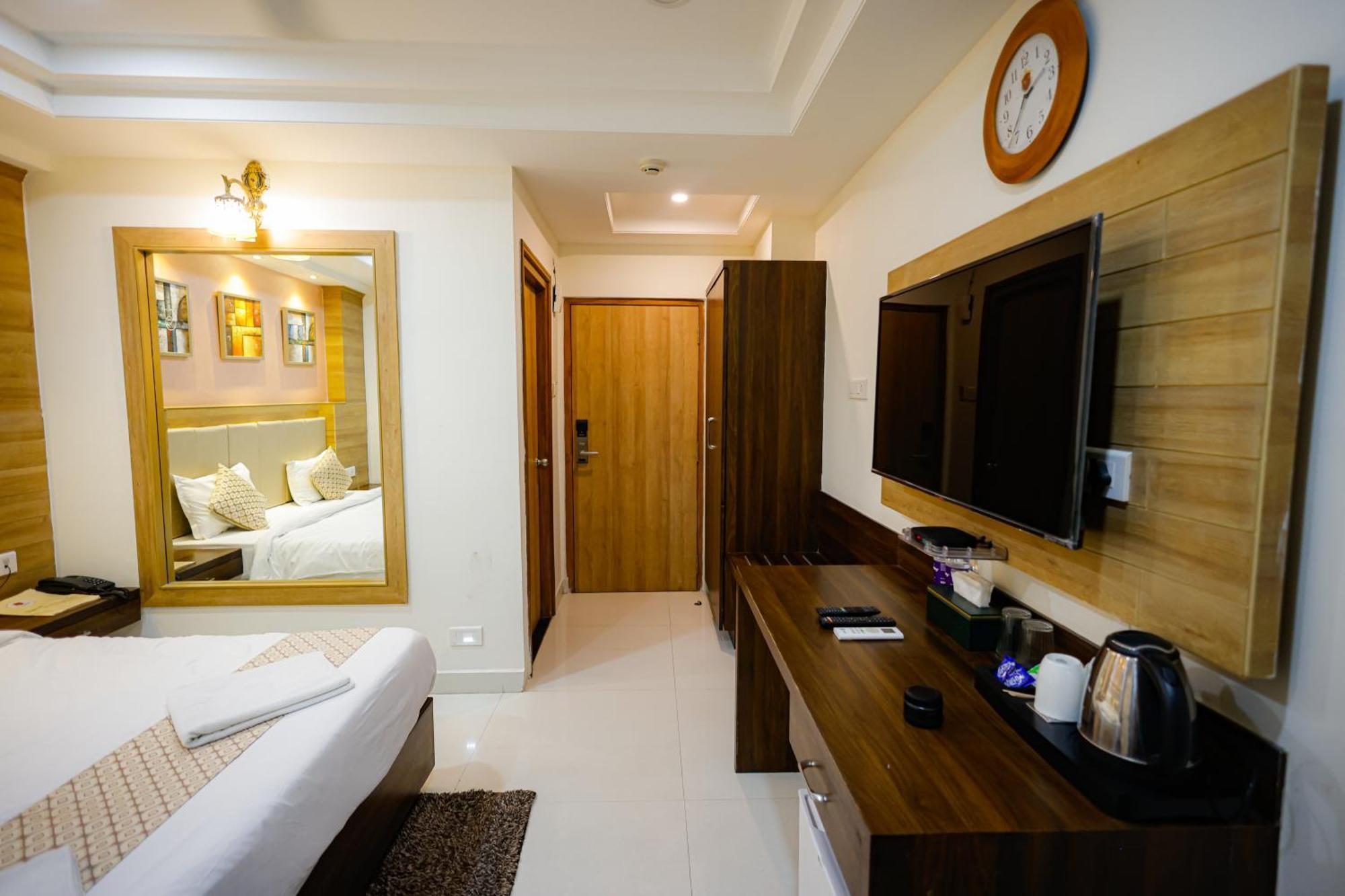 M Square Hotel ไฮเดอราบัด ภายนอก รูปภาพ